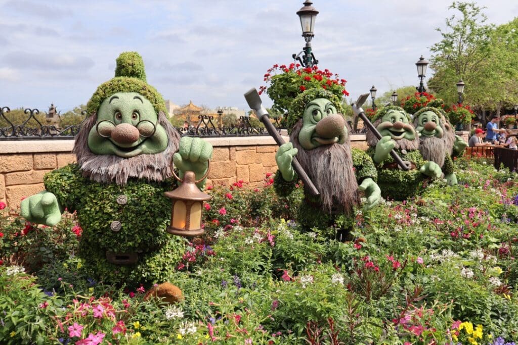 Dwarfs Topiary